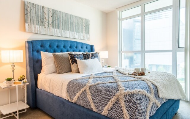 QuickStay - Premium 2-Bedroom with CN Tower & Lake Views