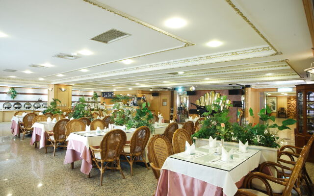 Kingdom Hotel