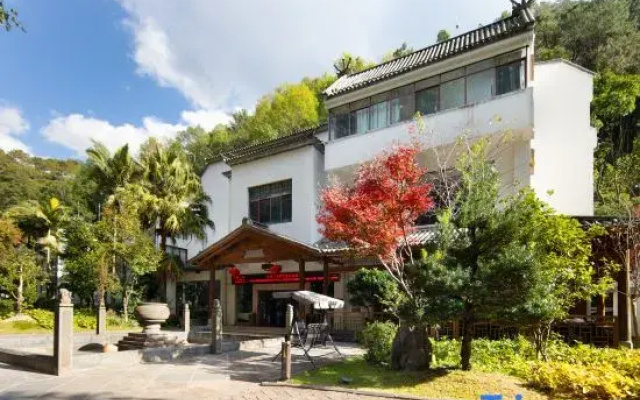 Rehai Hot Spring Resort · Meinvchi