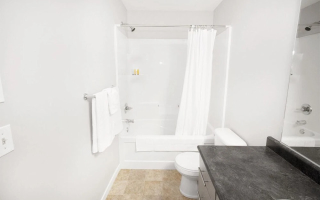 Cheerful 4 Bedroom Townhouse With Parking Wifi