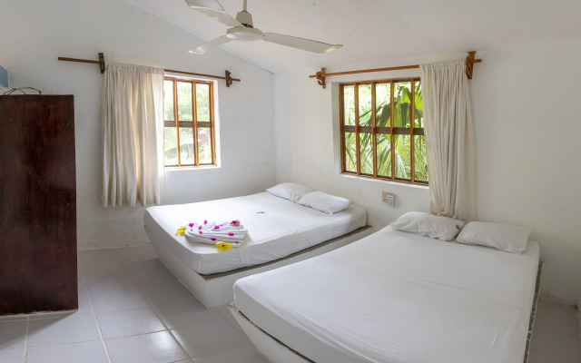 Hotel y Bungalows Acuario