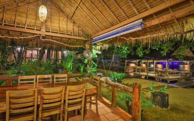 Natural Bungalows Restaurant and Bar