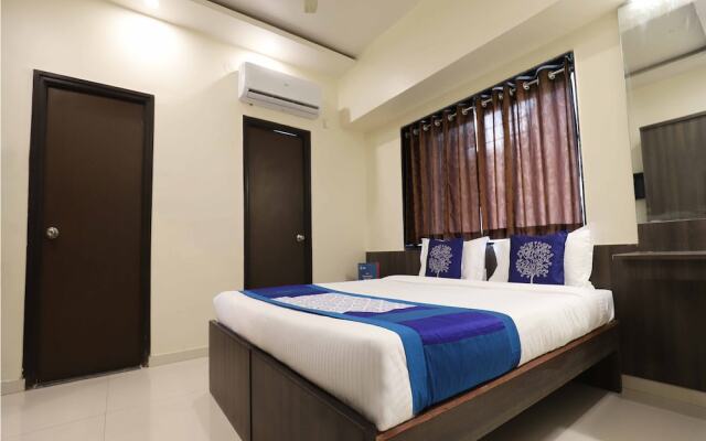 OYO 10680 Hotel Royal Inn