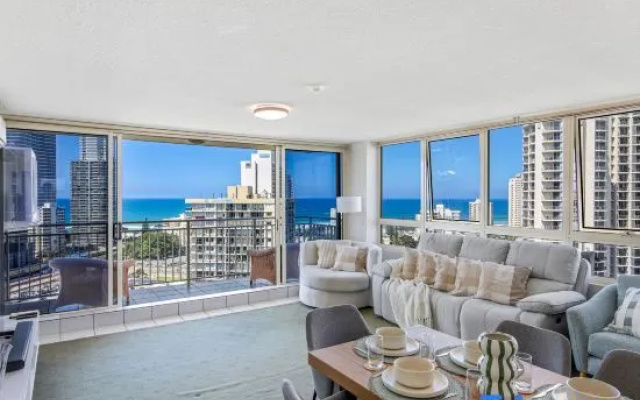 Salt & Sky Arcade- Sleeps 12 – Restaurant – Gold Coast
