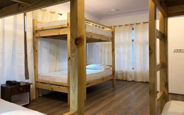 Ree Hostel By Raybo