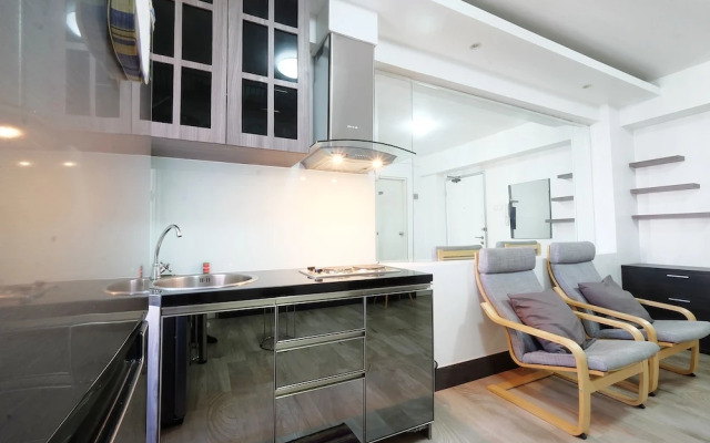 Spacious Apartment at Green Bay Pluit