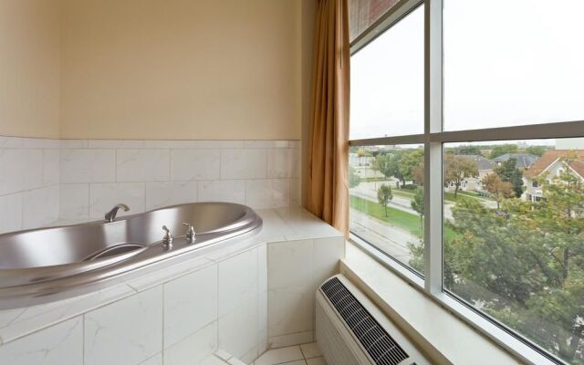 Days Inn & Suites Milwaukee