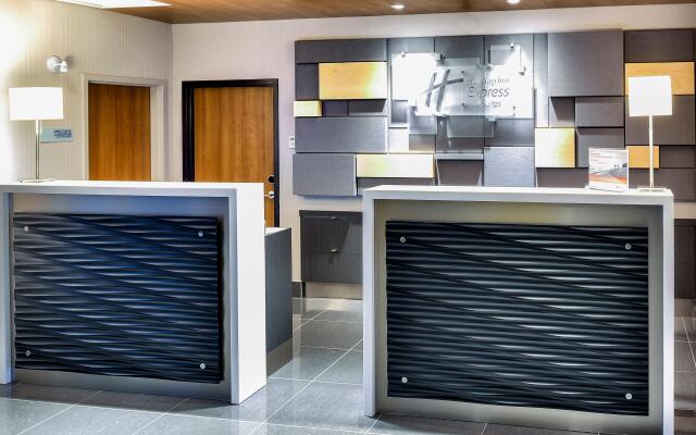 Holiday Inn Express & Suites Vaudreuil by IHG
