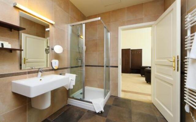 Ipoly Residence Executive Hotel Suites