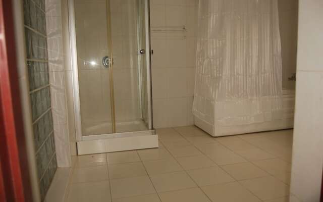 Kings Court Apartment