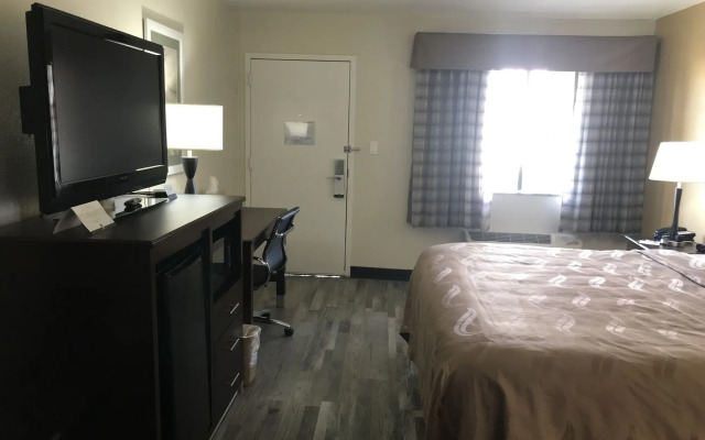 Quality Inn & Suites near Downtown Mesa