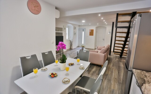 Impeccable 3-bed Apartment in Split