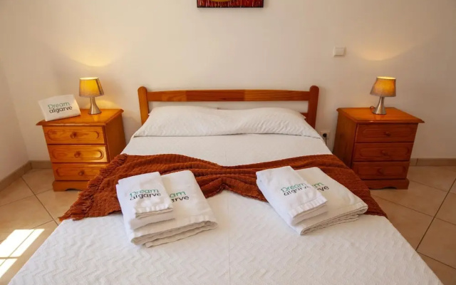 FF 02 - Bedroom 2 in Sea Breeze Guesthouse