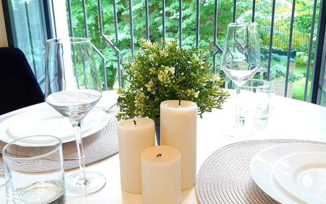 Ласточка на улице Ленина