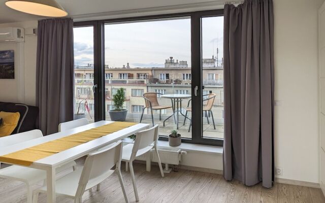 Cozy Apartment with Big Terrace - Karlín