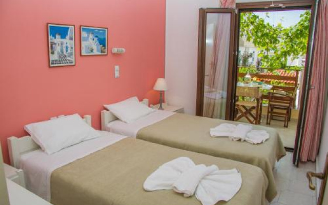 Zorbas Hotel Apartments & Studios