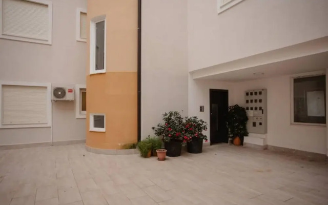 The Luxury Garden Apartment