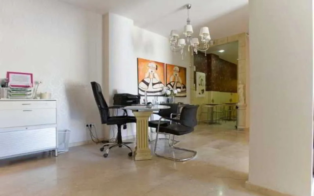 Hospederia Almundo by Alexandra Realty