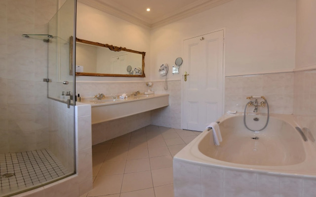 The Clarendon - Fresnaye