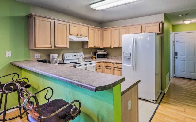 Cute Pensacola Townhome ~ 9 Mi to Downtown!