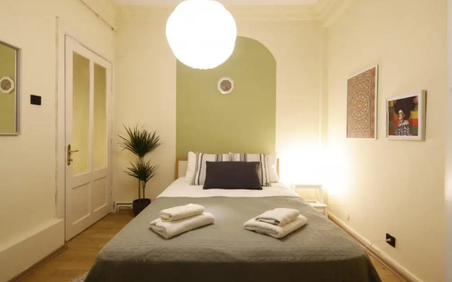 Vibrant Flat With Excellent Location in Beyoglu