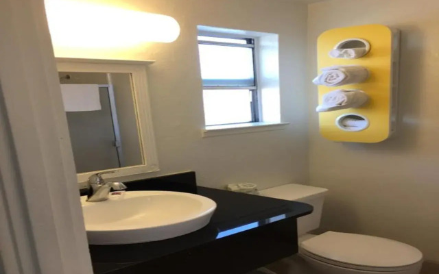 Motel 6 Pismo Beach - Pacific Ocean