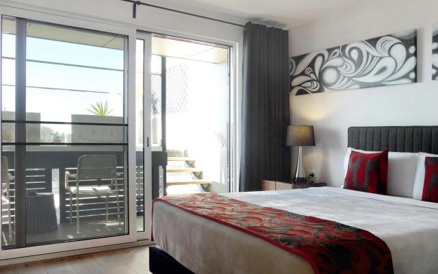 Semaphore Splash Apartments