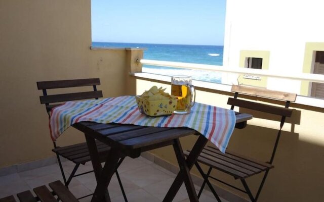 Spacious Family Apartment With Sea View And Swimming Pool