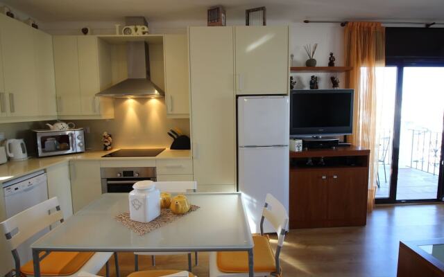 Comely Holiday Home in Empuriabrava With Barbecue