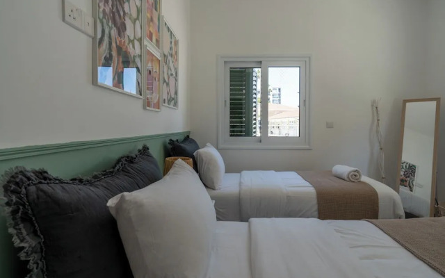 Arty Haven Spacious 3BR House in Larnaca