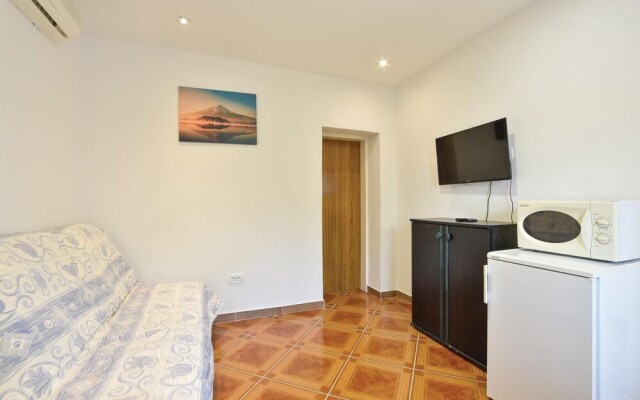 Beautiful Home in Mimice With Wifi and 1 Bedrooms