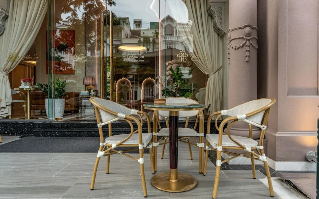Golden Tree Hotel & Apartment