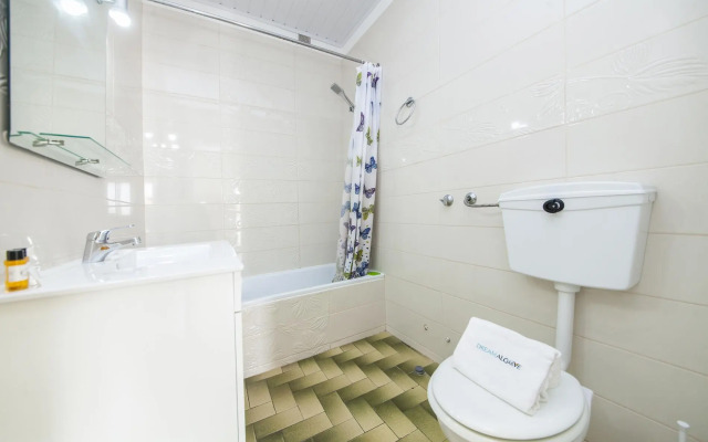 B10 - Top-Floor Bay View