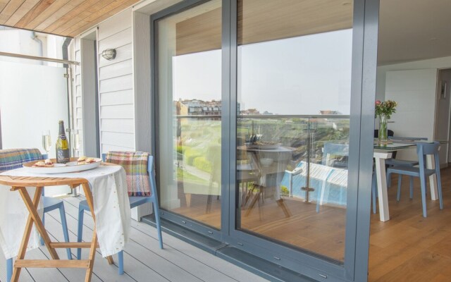 Onshore 6 - Newquay Towan Beach View