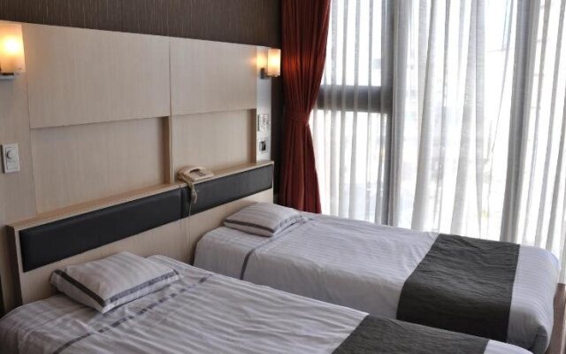 Hotel West