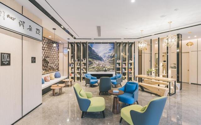 Atour Hotel Haining Leather City Nanguanxiang