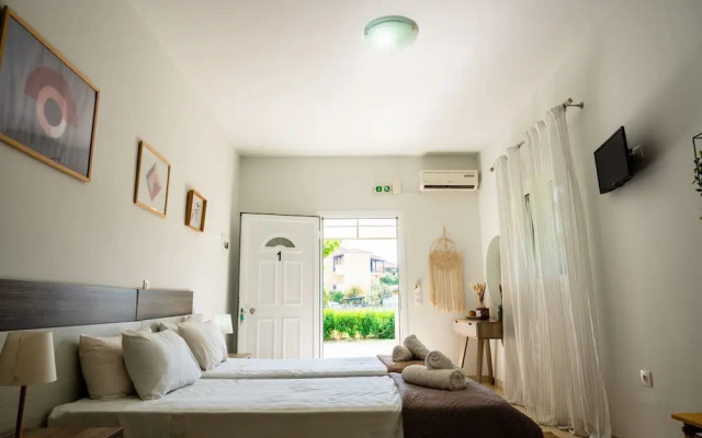 Tesys Studios & Apartments