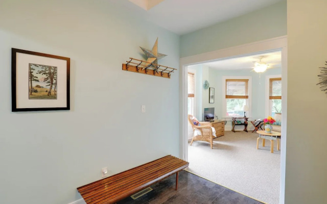 Lovely Hendersonville Retreat ~ 1 Mi to Downtown!