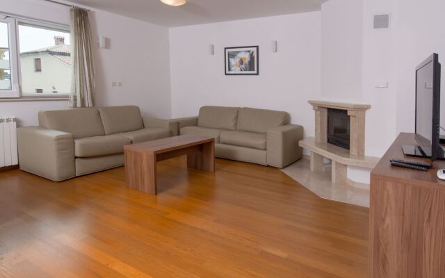 Apartments Lumare with private pool