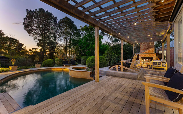 Tranquil Estate With Pool Heated Spa Gardens
