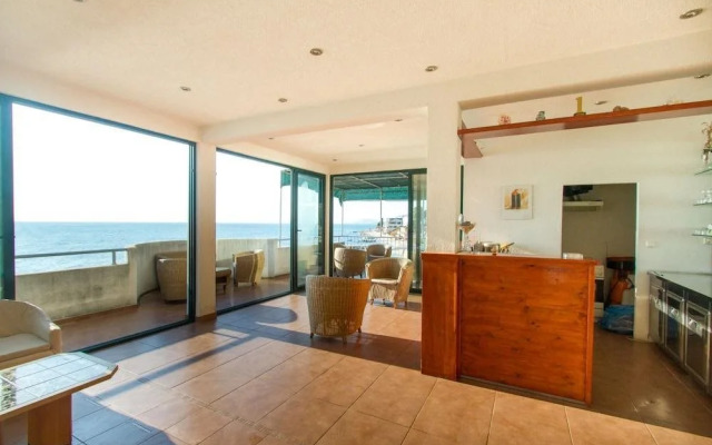 Villa Tamaris on the beach