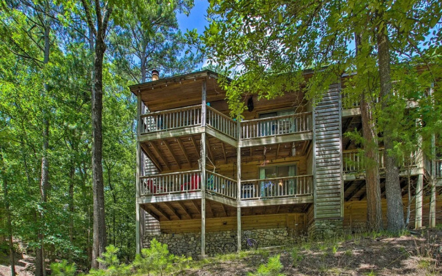 Mount Ida Condo w/ Balcony + Resort Amenities