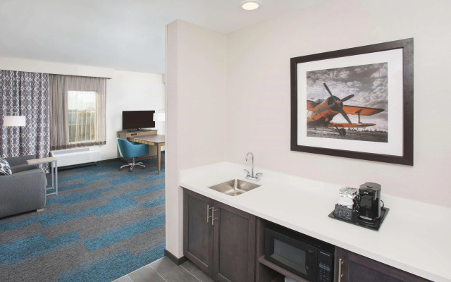 Hampton Inn & Suites LAX El Segundo