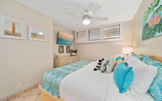 Kihei Surfside, #305 1 Bedroom Condo by RedAwning