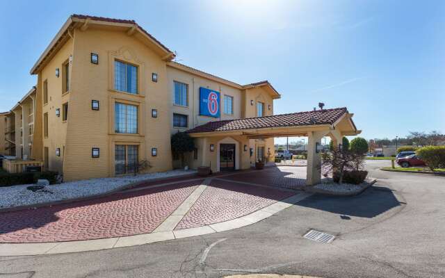 Motel 6 Knoxville, TN