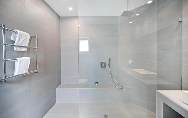 Relaxing 3BR in Ben yehuda 66 by HolyGuest