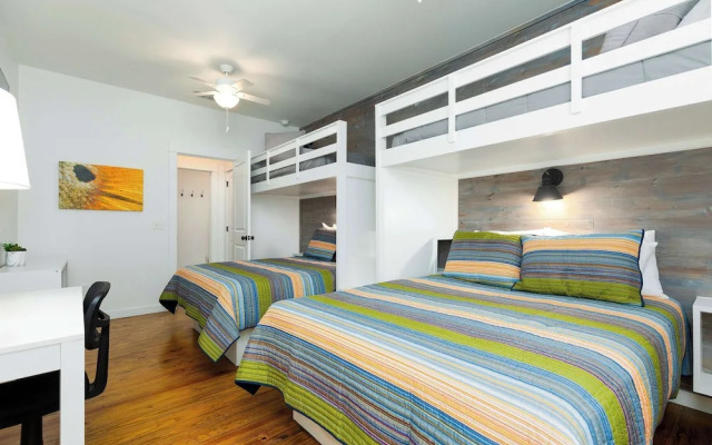 Comfy 3bdr Right in Town Sleeps 10