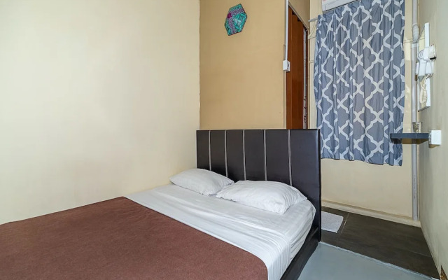 SPOT ON 90042 One Plaza Eco Hotel