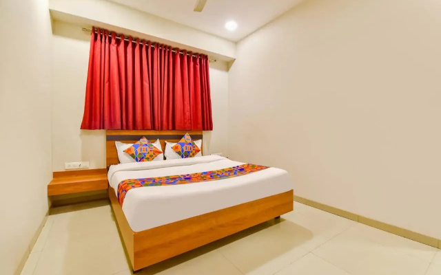 Fabhotel Happinex