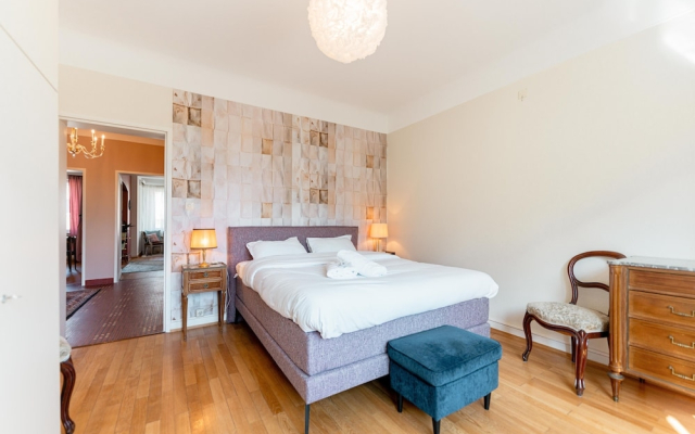 Charming Stay Fast WiFi Full Kitchen